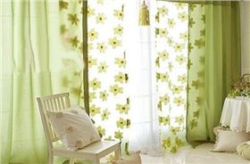 選擇窗簾色調有講究，炎炎夏日給你不一樣的清涼