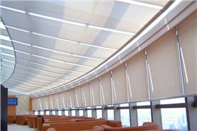 辦公室適合使用哪種窗簾？其優(yōu)缺點(diǎn)都有啥？