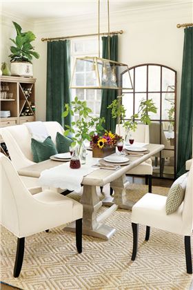 如何用窗簾來改變房間的色彩？